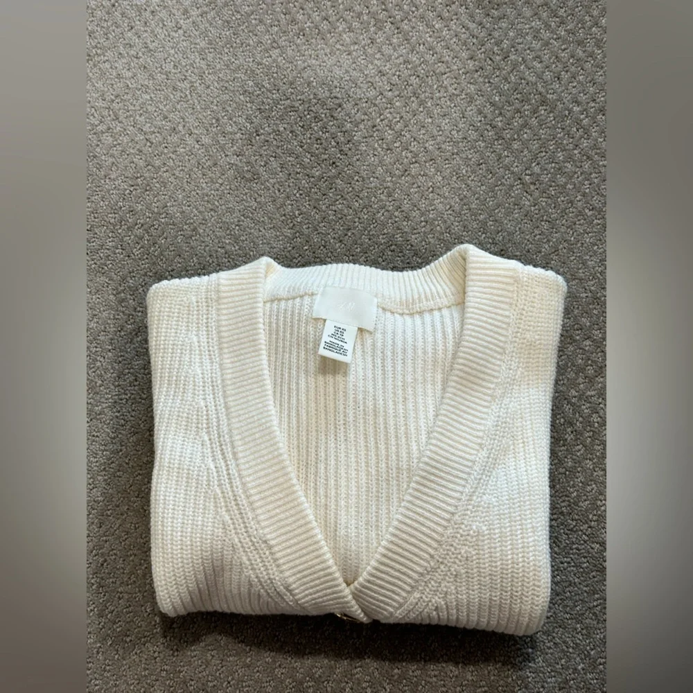 H&M Button-Up Cardigan - Picture 6 of 6